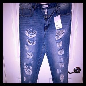 Forever 21 distressed boyfriend jeans NWT